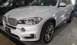 宝马x5最新爆料,尖端科技与豪华体验并行